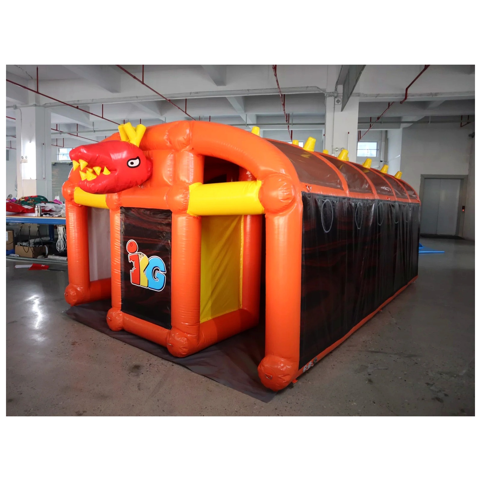 Large Orange Inflatable Maze 3 - Outdoor Adventure Rentals recension och pris